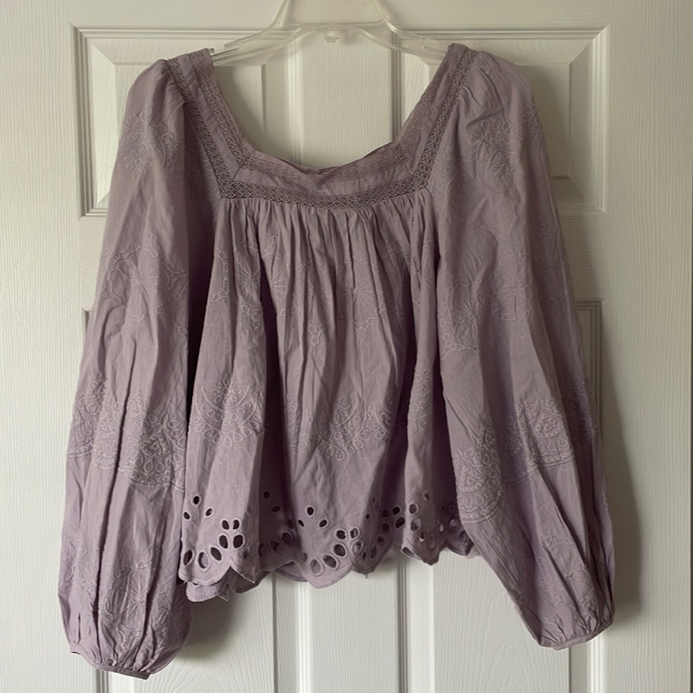 Universal Thread Women’s Balloon Long Sleeve Eyelet Blouse (size L)